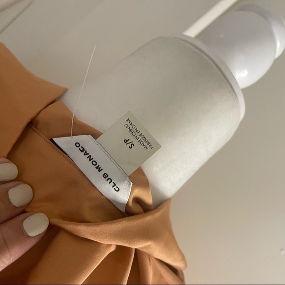 CLUB Monaco Notch Collar Crop Shirt - Picture 8 of 11